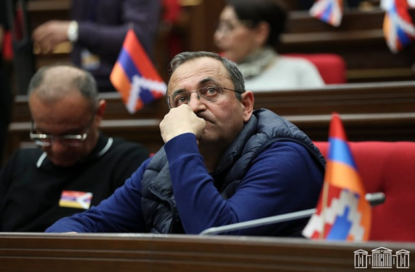Արծվիկ Մինասյանին մեղադրանք է առաջադրվել, որպես խափանման միջոց կիրառվել է բացակայելու արգելքը