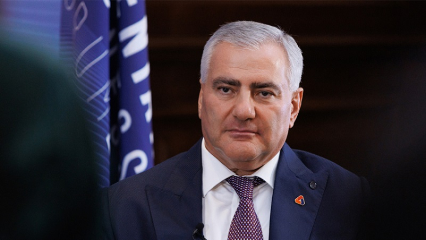ԲԱՑԱՌԻԿ․ «Սպեցնազը» դուրս եկավ Սամվել Կարապետյանի տնից․ քարշակով տանում են նրա մեքենան