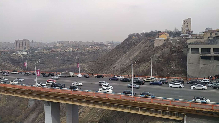 Դավթաշենի կամրջի տակ հայտնաբերվել է երիտասարդ աղջկա մшրմին