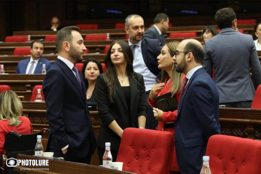 Լռություն՝ «մեծ մարտից» առաջ. «Հրապարակ»