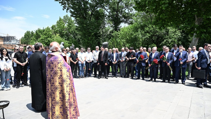 Սերժ Սարգսյանը հարգանքի տուրք է մատուցել պետական, քաղաքական գործիչ Անդրանիկ Մարգարյանի հիշատակին