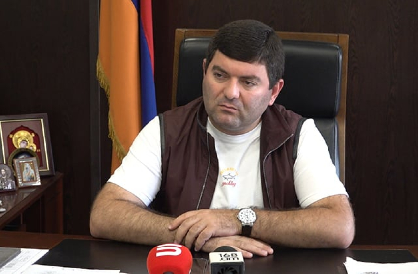 Որտեղ է նստած Դավիթ Համբարձումյանը. «Հրապարակ»