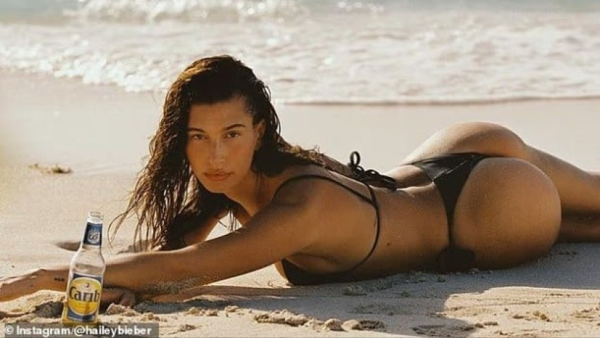 Հեյլի Բիբերը փայլել է լողափում իր սև բիկինիով