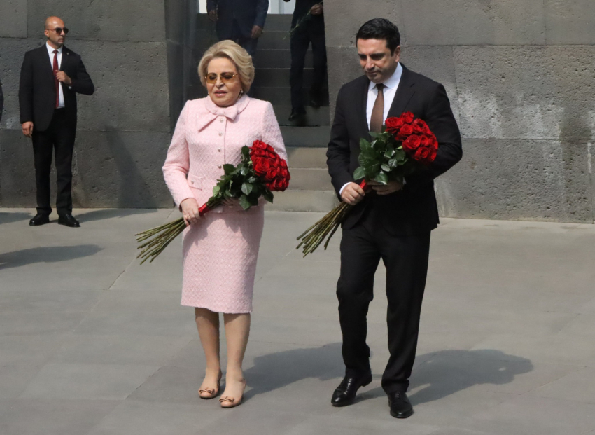 Մատվիենկոն, Սիմոնյանի ուղեկցությամբ, այցելել է Ծիծեռնակաբերդ