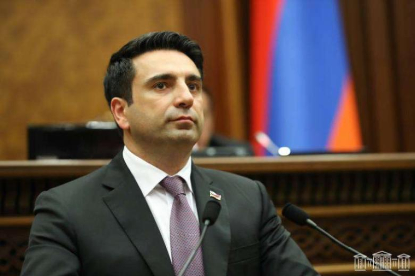 «Թավիշն ավարտված է, պողպատե մանդատը իջնելու է անկախությունը վաճառել պատրաստվողների գլխին»․ Սիմոնյան