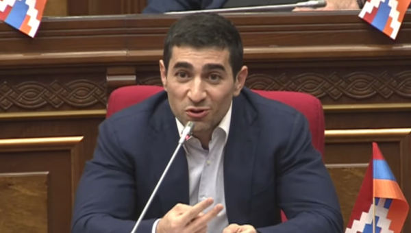 Զվարթնոց օդանավակայանում խոչընդոտել են Լևոն Քոչարյանին հատել սահմանը․ նա բաց է թողել թռիչքը