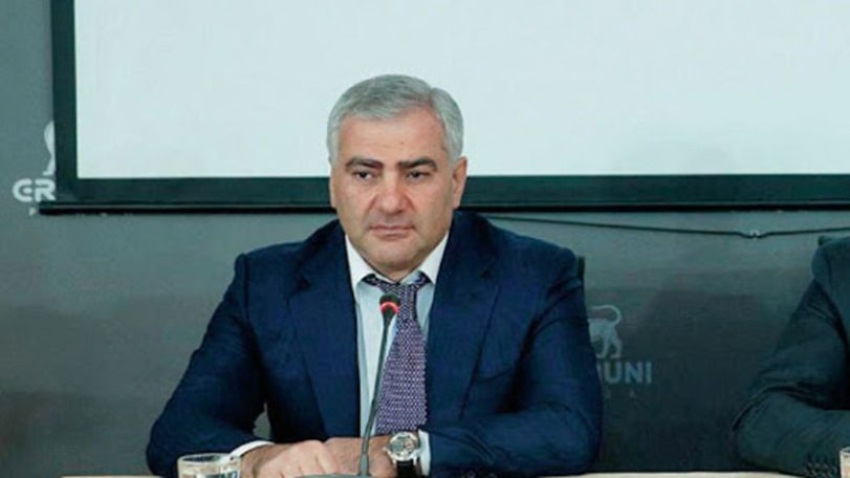 Իրավապահներն առգրավվել են Սամվել Կարապետյանի մեքենան, գործողություններ են իրականացնում վերջինիս տանը