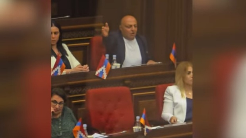 «Հանգստացի, վեր ընկի տեղդ. ստեղ հարցերը մենք ենք տալիս». Ռուբինյանը՝ Արթուր Սարգսյանին. ԱԺ–ում վիճակը լարվեց