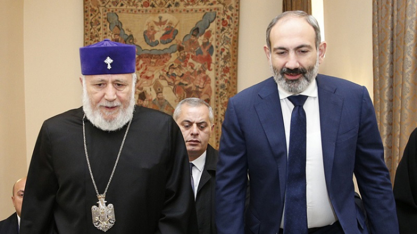 «Ինչի՞ մասին է խոսում Գարեգին Բ-ի լռությունը»․ Փաշինյանը պարզաբանում է պահանջում Վեհափառից