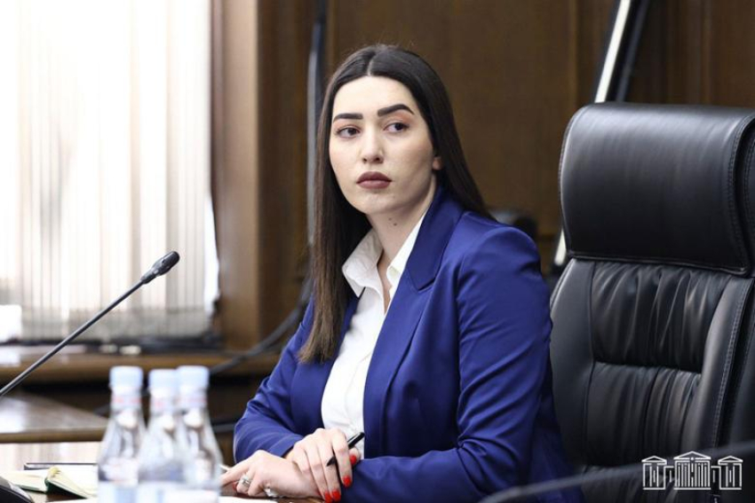 «Իրավունք». Ո՞վ կփոխարինի ՆԳ նախարարին
